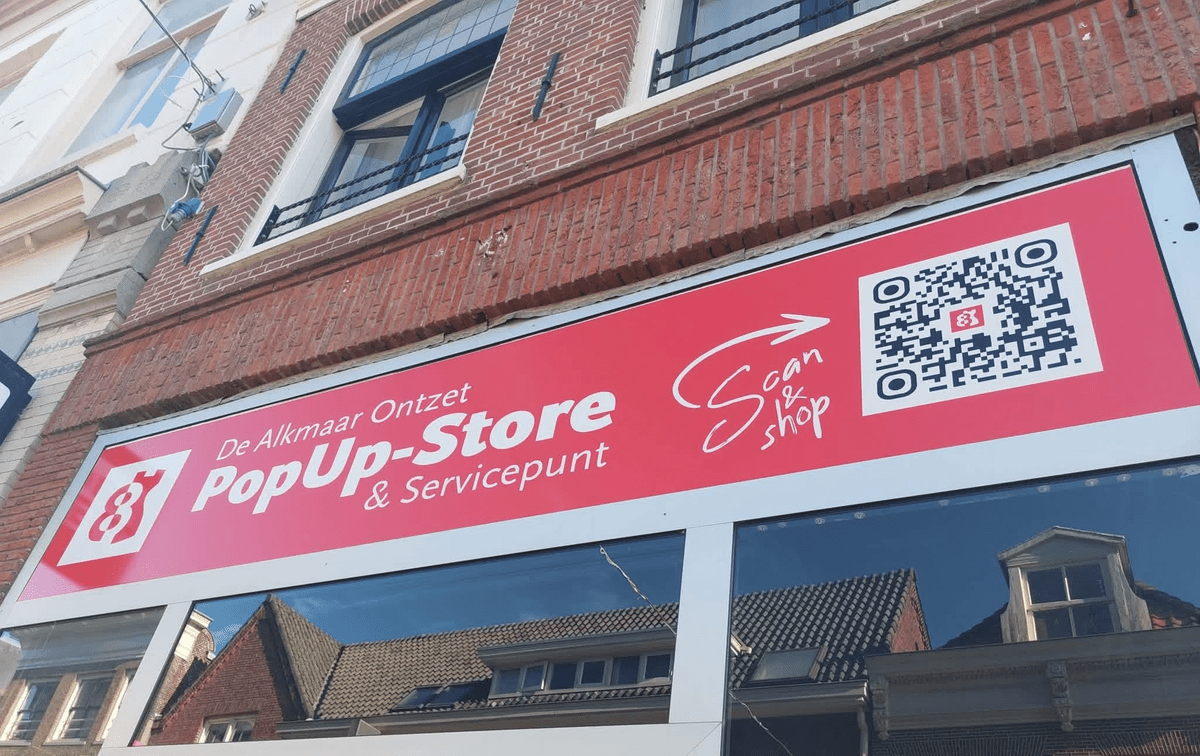 Ingang van de Alkmaar Ontzet Pop-Up Store in het centrum van Alkmaar